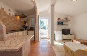 Fridge, stovetop, coffee/tea maker - Lovely apartment in Vir (Vir)