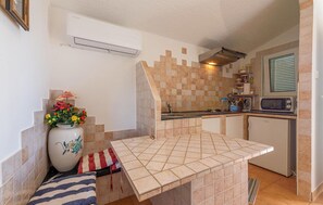 Fridge, microwave, stovetop, coffee/tea maker - Cozy apartment in Vir with WiFi (Vir)