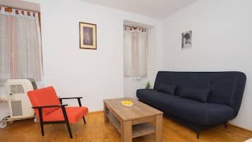 City Apartment | Living area