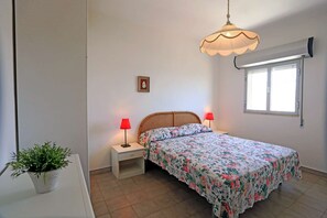 2 Schlafzimmer, Bügeleisen/Bügelbrett