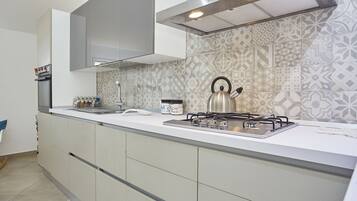 Kühlschrank, Ofen, Herdplatte, Geschirrspüler