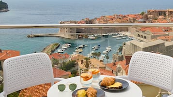 Apartamento (2 Bedrooms) | Sacada