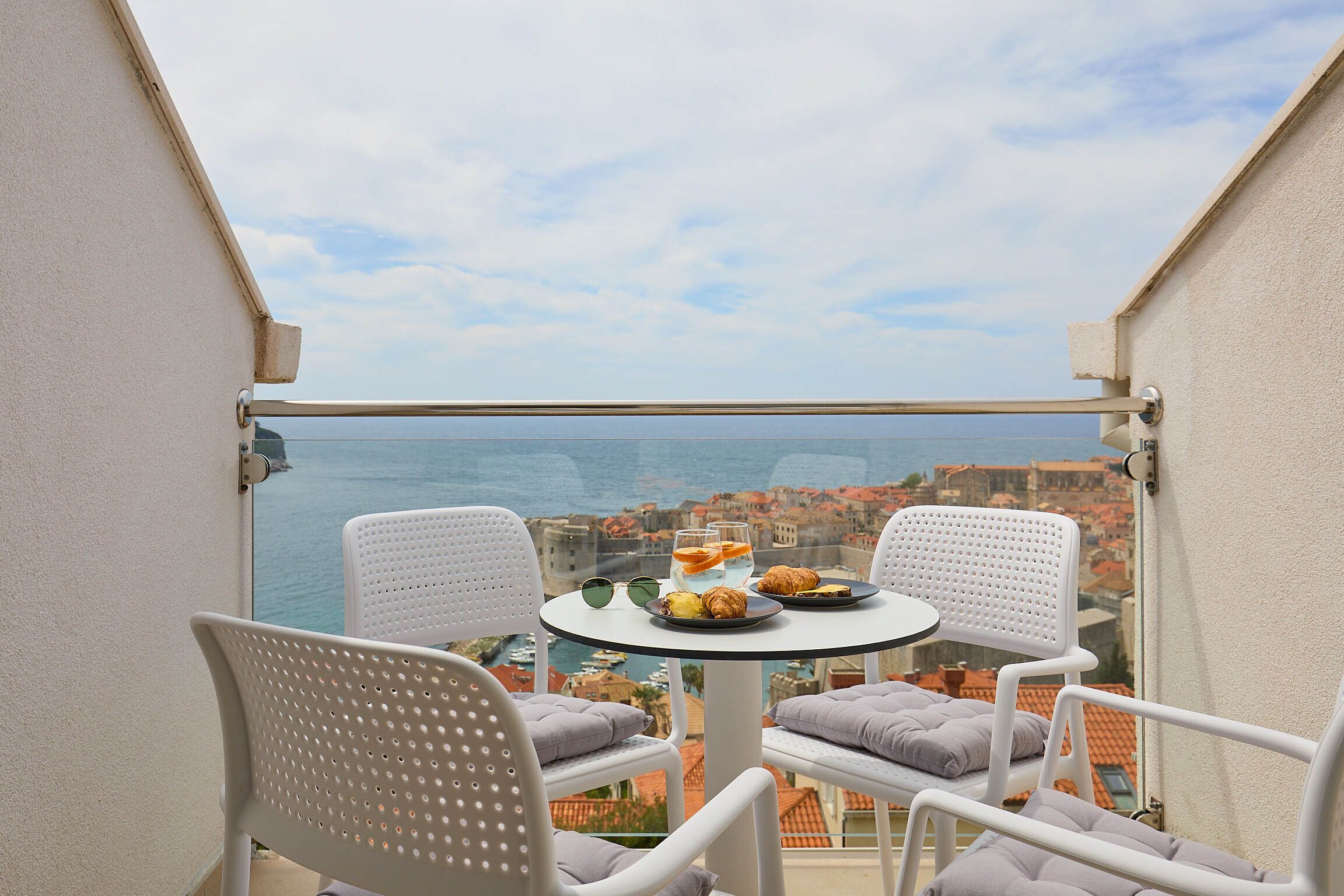 Apartment (2 Bedrooms) | Balcony