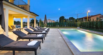 Superschönes Ferienhaus mit Pool