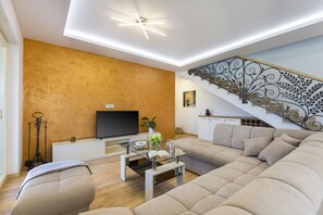 Téléviseur connecté, foyer, chaîne audio