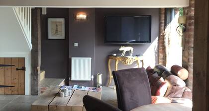 Impeccable Cottage Suitable for 2 Adults & 1 Child