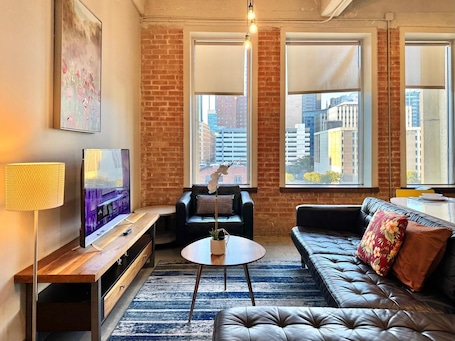 2 BR | 2 BT | Downtown | Free Valet Parking | # 6