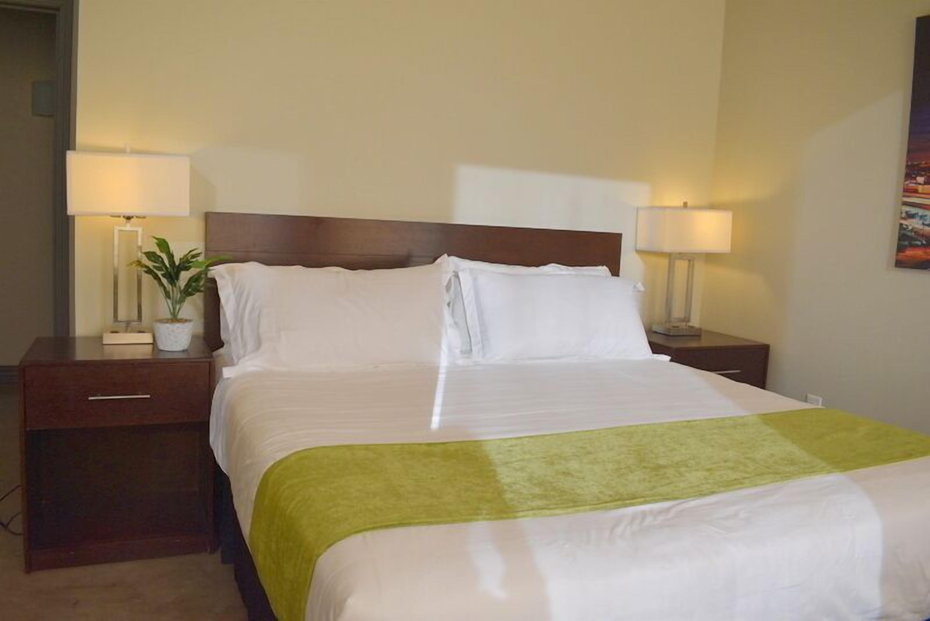 2BR | 2 Bath | Downtown Views | Free Valet Parking