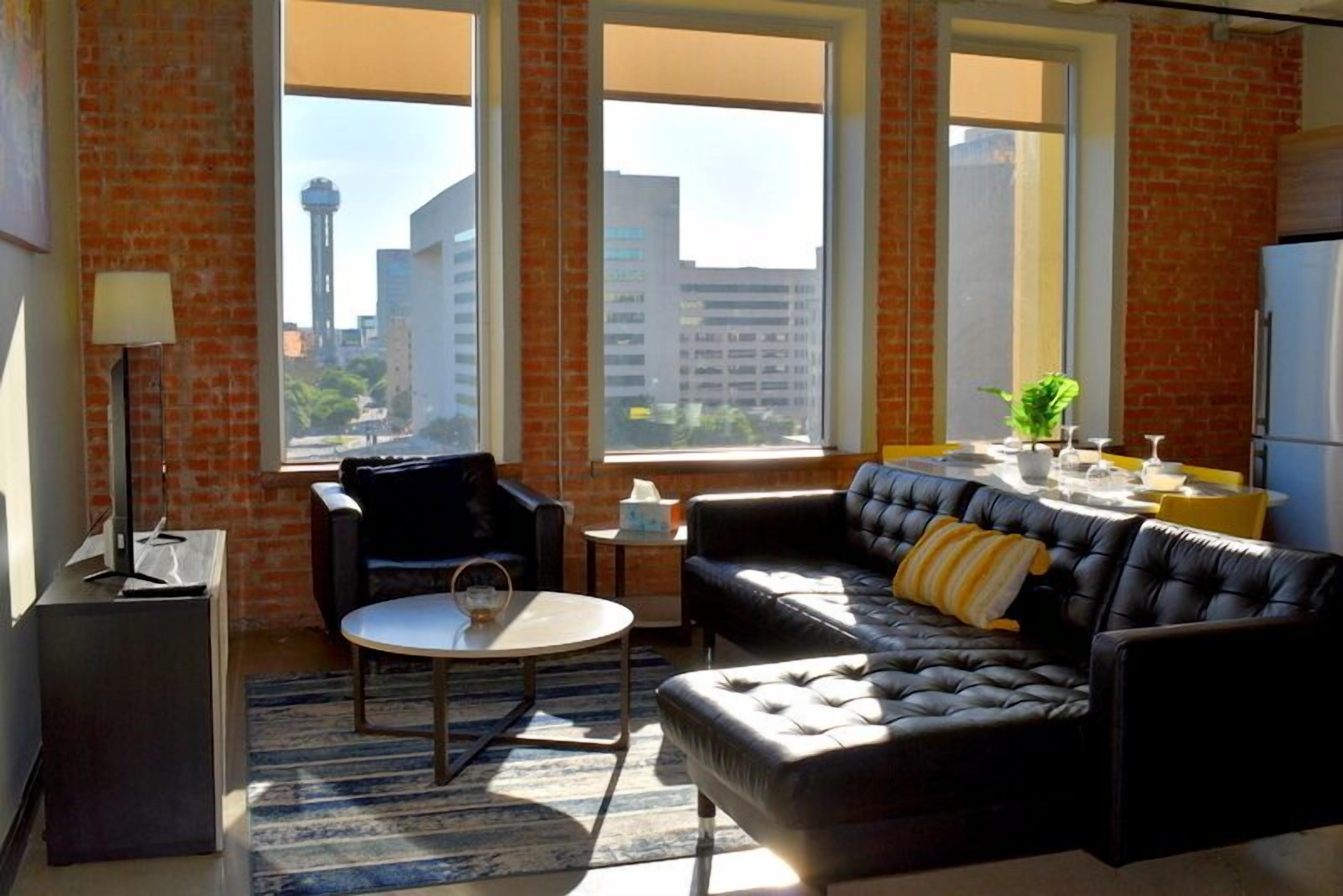 2BR | 2 Bath | Downtown Views | Free Valet Parking