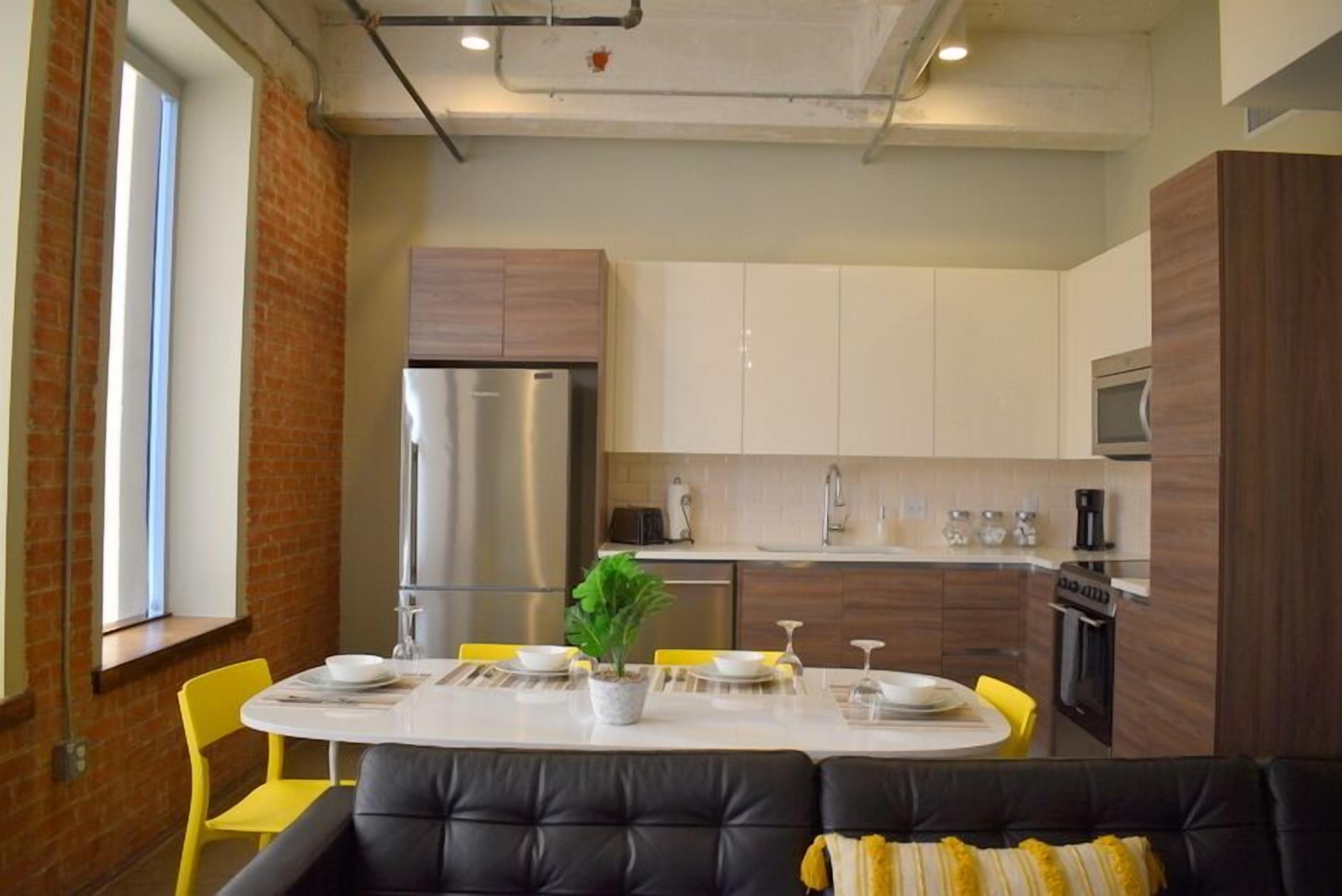 2BR | 2 Bath | Downtown Views | Free Valet Parking