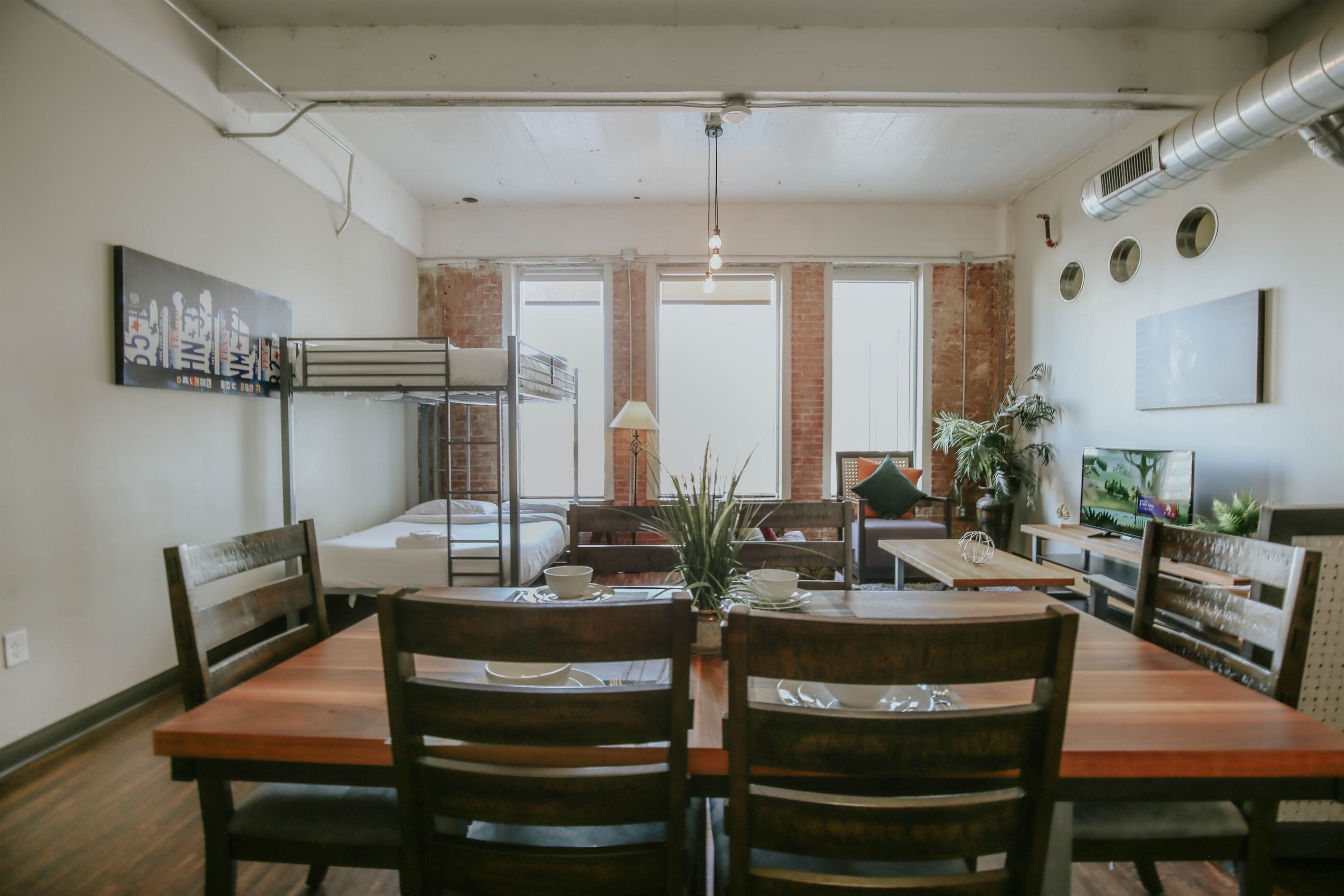 2 bedrooms, desk, iron/ironing board, travel cot