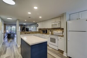 Kühlschrank, Mikrowelle, Geschirrspüler