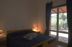 4 chambres, fer et planche à repasser, lit parapluie, draps fournis