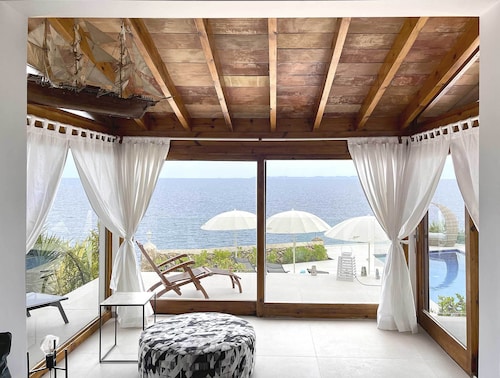 Villa "Tre Pini" in 1st sea line with fantastic sea views and close to the beach