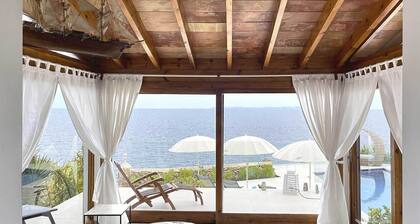 Villa "Tre Pini" in 1st sea line with fantastic sea views and close to the beach