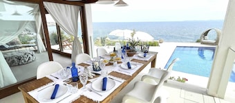Villa "Tre Pini" in 1st sea line with fantastic sea views and close to the beach
