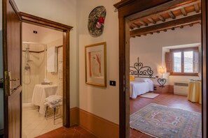 3 bedrooms, iron/ironing board, free WiFi, bed sheets - Beautiful House in a XVIII Tuscan Hamlet (Castiglion Fiorentino (AR))