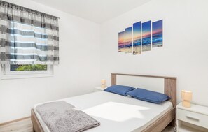 6 bedrooms, free WiFi, bed sheets