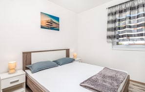 6 bedrooms, free WiFi, bed sheets