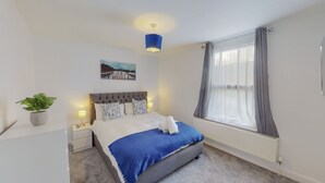 House | 4 bedrooms, Egyptian cotton sheets, premium bedding, down duvets - Kings House (Gillingham)