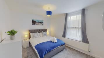 House | 4 bedrooms, Egyptian cotton sheets, premium bedding, down comforters