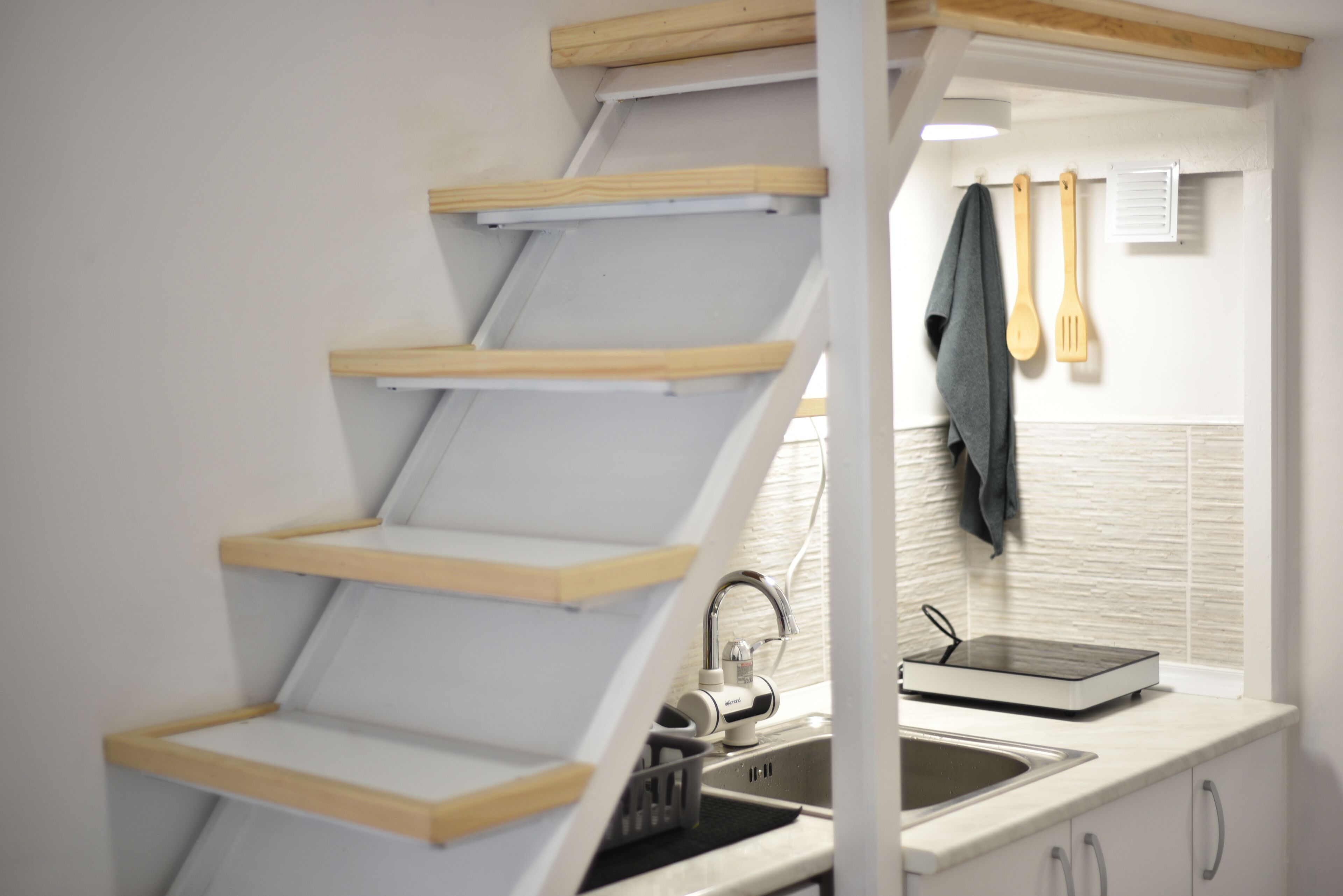 Fridge, electric kettle, blender, cookware/dishes/utensils