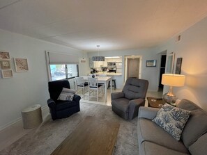 TV, DVD player - Ocean Hideaway 111-Oceanfront 18th St, Free WiFi, Elev, W/D, AC (Ocean City)