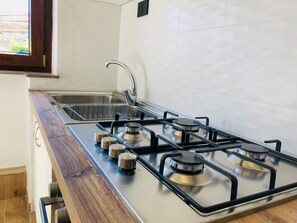 Kühlschrank, Ofen, Herdplatte, Toaster
