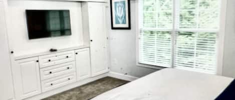 3 slaapkamers, een strijkplank/strijkijzer, gratis wifi, beddengoed