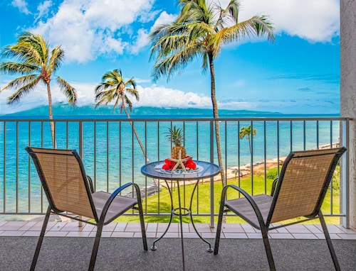 Incredible OCEANFRONT condo with a view of Molokai! Royal Kahana 309