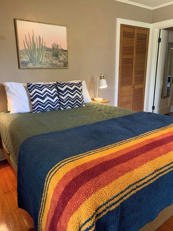 2 bedrooms, iron/ironing board, travel cot, free WiFi