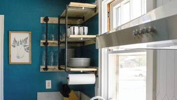 冰箱、微波炉、烤箱、炉灶