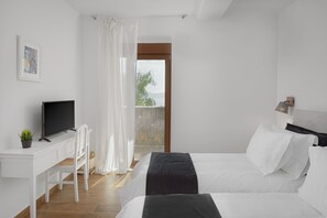 7 camere, una scrivania, ferro/asse da stiro, Wi-Fi gratuito