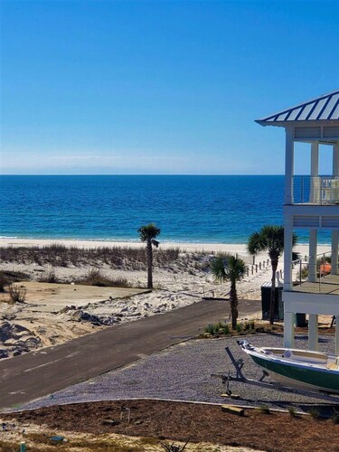 7 PALMS IS 325 STEPS TO BEACH & OCEAN VIEWS! IMMACULATE & MODERN TOWNHOME!