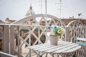 تناول الطعام بالخارج