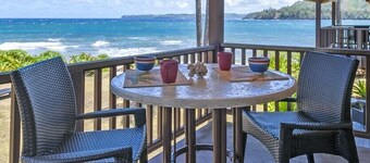 Quaint Island Charm Right On the Beach! Secluded & Laidback Seaside Retreat