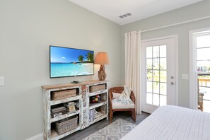 3 bedrooms, free WiFi, bed sheets - Designer Home, New Gulf View Home with Comm. Pool ~ Bethany Cottage (Indian Pass)