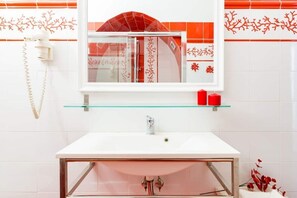 Shower, bidet, towels, soap