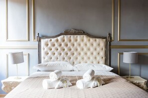 2 chambres, coffres-forts dans les chambres, fer et planche à repasser