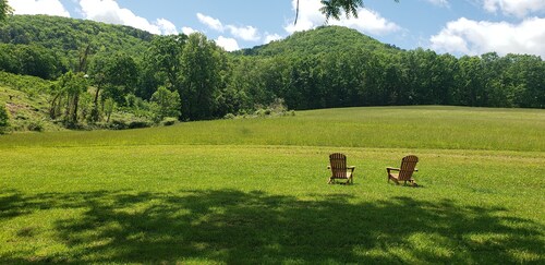 Farm house at the Peach Orchard in Mtns - Pet Friendly