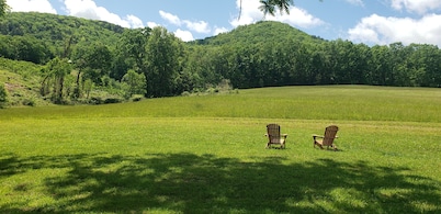 Farm house at the Peach Orchard in Mtns - Pet Friendly