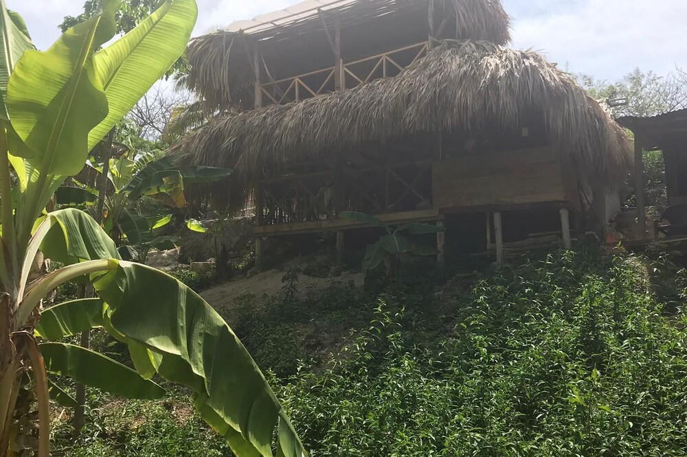 Maloka Surf Cabaña Beachfront