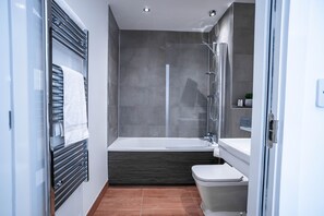 Superior Apartment | Bathroom | Shower, free toiletries, hair dryer, soap - The Interchange Apartment by Opulent (Salford)