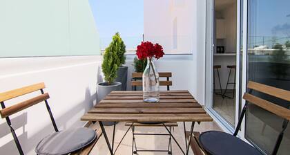 Phaedrus Living: Seaside Luxury Flat Lighthouse 62
