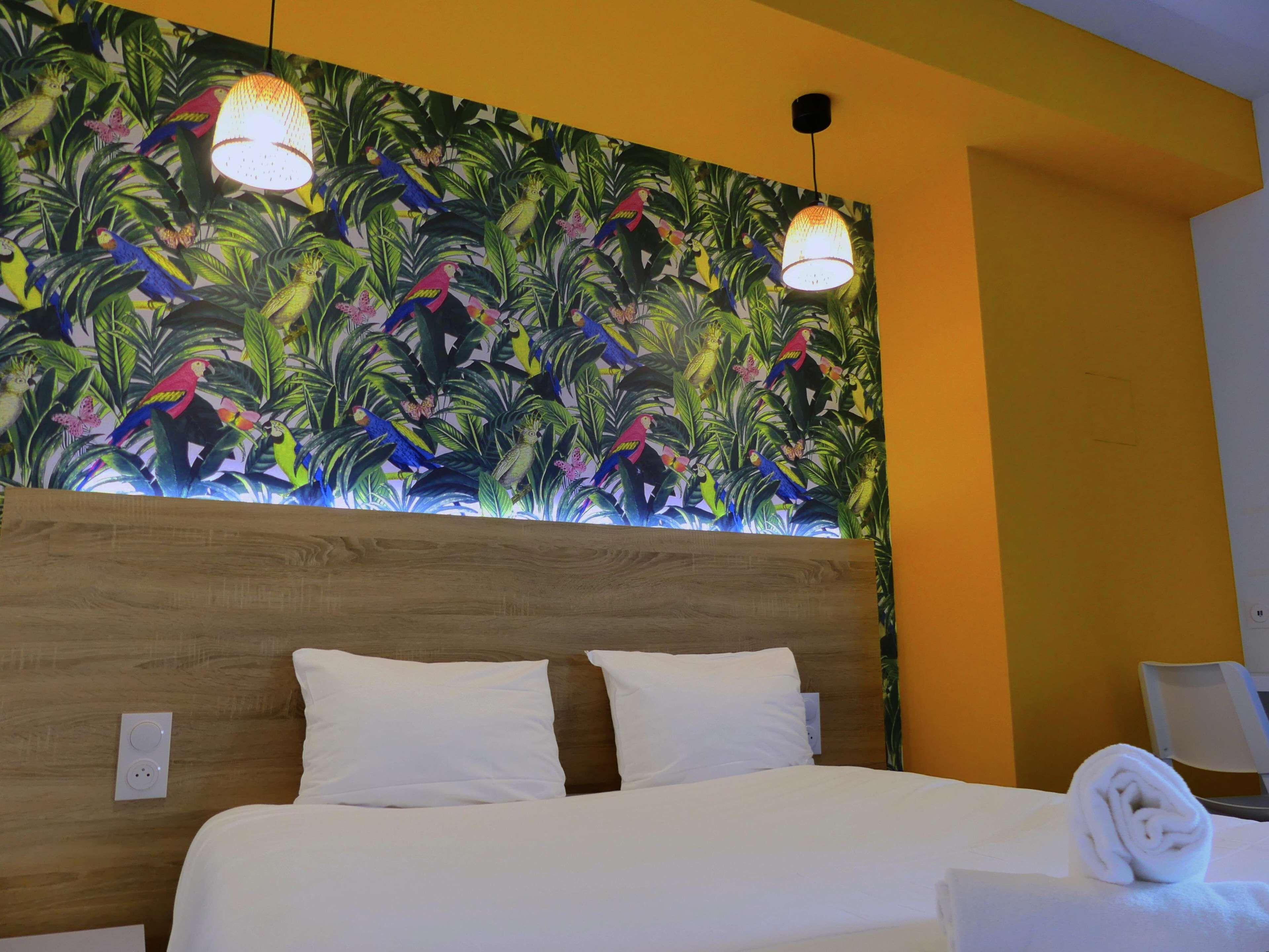 laptop workspace, soundproofing, free wifi, bed sheets