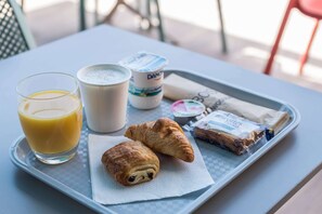 Daily buffet breakfast for a fee - Kyriad ECO - Toulon Ouest La Seyne sur Mer (La Seyne-sur-Mer)