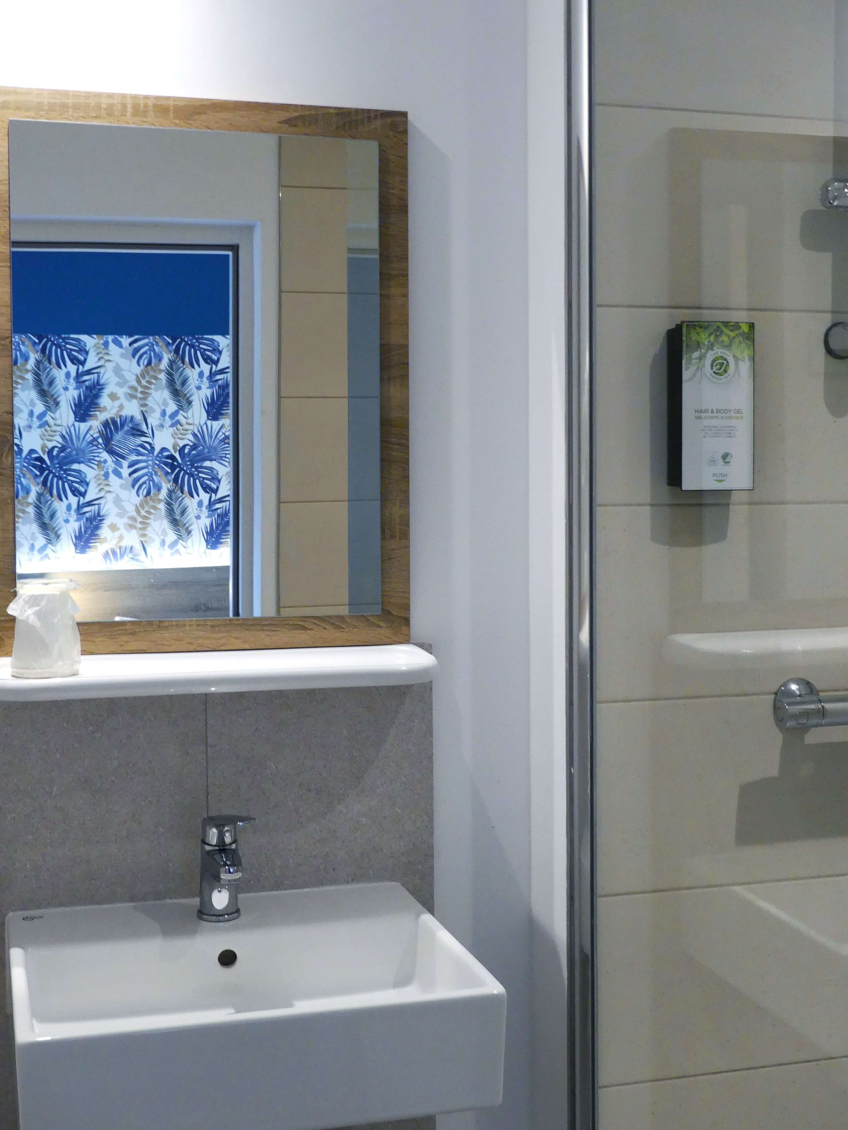 comfort room, 1 double bed | accessible bathroom