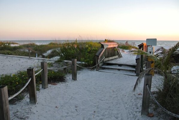 Condo, 4 Bedrooms | Property grounds