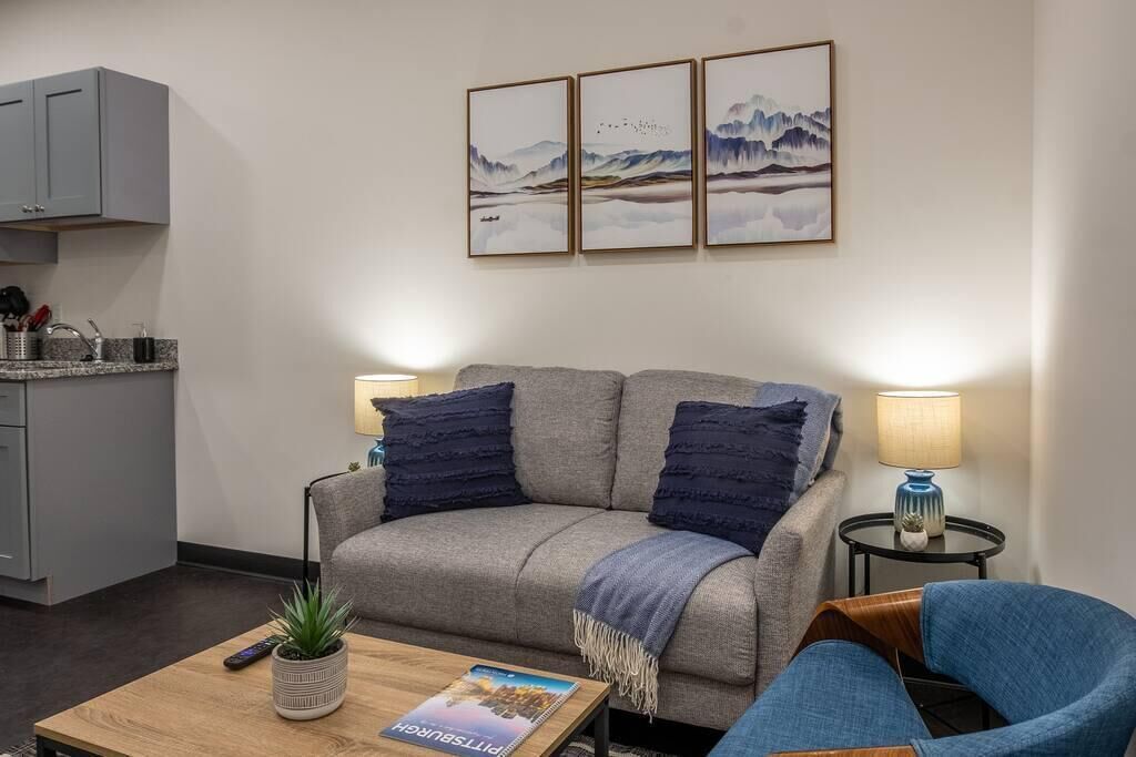 Frontdesk | Bright 1 BR Apt in Cultural District