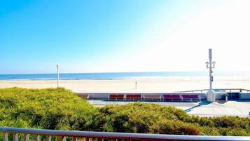 Condo, 2 Bedrooms | Property grounds